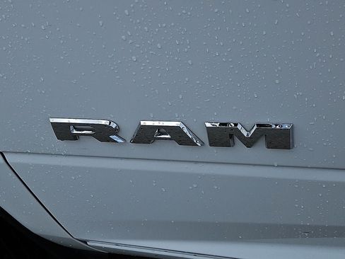Used 2025 RAM 3500 Laramie AWD/4WD image 16