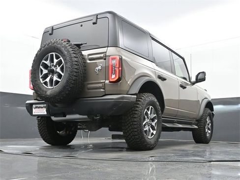 Used 2025 Ford Bronco Badlands image 25