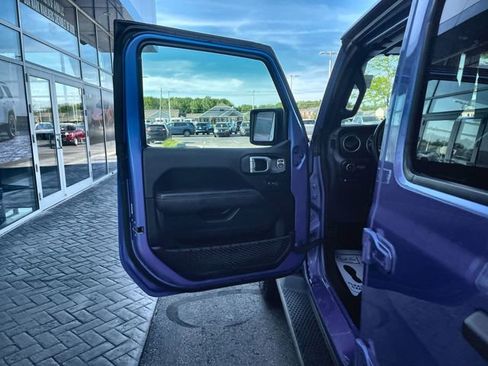 Used 2022 Jeep Wrangler Unlimited Sahara AWD/4WD image 20