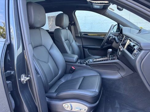 Certified 2026 Porsche Macan AWD/4WD image 18