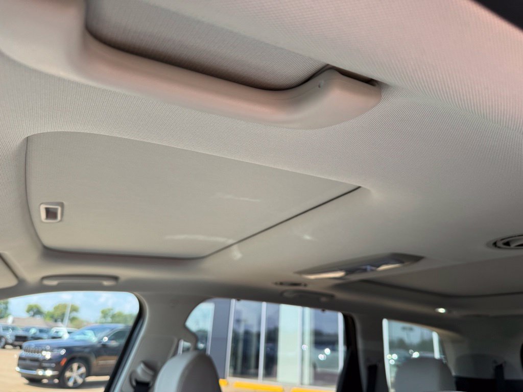 Used 2025 Kia Telluride SX w/ SX Captain's Chair Package FWD image 11