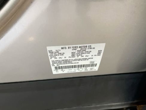 Used 2016 Ford Explorer XLT image 27