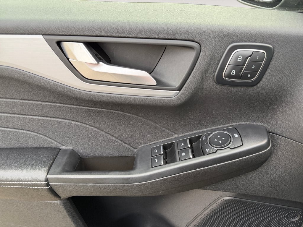 Used 2025 Ford Escape Platinum AWD/4WD image 21