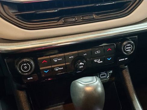 Used 2023 Jeep Compass Limited image 16