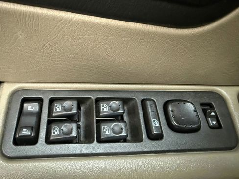 Used 2003 HUMMER H2 w/ Preferred Equipment Group image 22