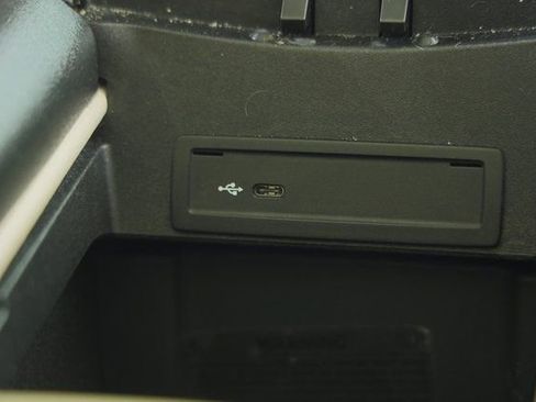 Used 2021 Mercedes-Benz GLE 350 w/ 3rd Row Seat Package image 28