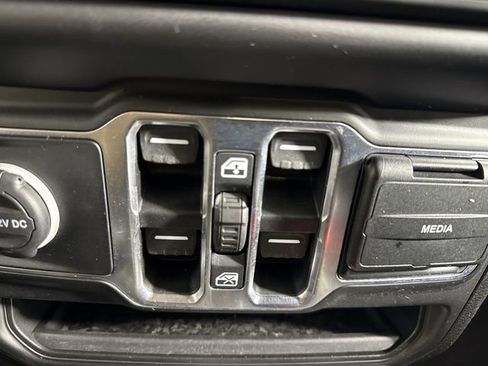 Used 2021 Jeep Wrangler Unlimited Sahara image 20