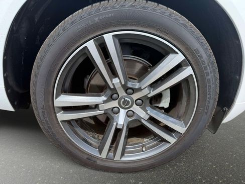 Used 2018 Volvo XC60 T5 Momentum w/ Convenience Package image 7