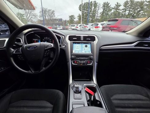 Used 2017 Ford Fusion SE w/ Fusion SE Technology Package FWD image 15