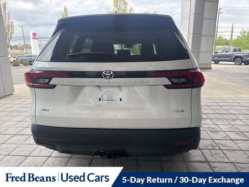 Used 2025 Toyota Grand Highlander AWD image 9