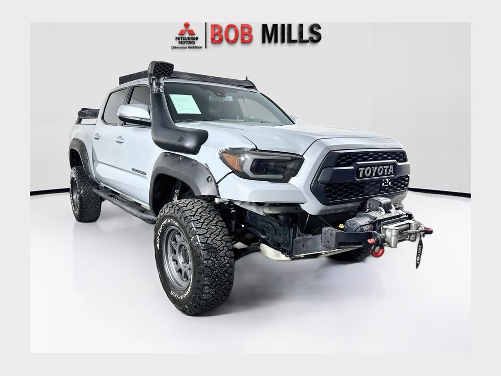 Used 2018 Toyota Tacoma TRD Off-Road AWD/4WD image 1