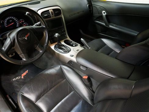 Used 2005 Chevrolet Corvette Coupe w/ Preferred Equipment Group RWD image 21