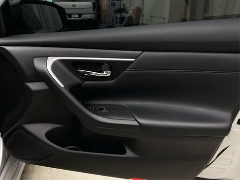 Used 2016 Nissan Altima 3.5 SL w/ 3.5 Technology Package FWD image 27
