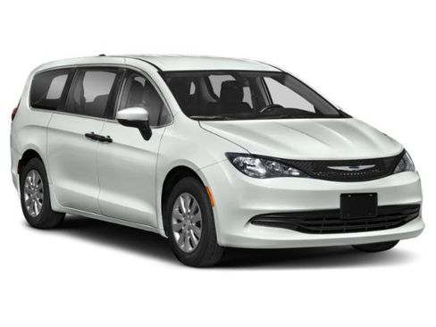 Certified 2020 Chrysler Voyager L FWD image 6
