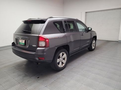 Used 2016 Jeep Compass Latitude image 9
