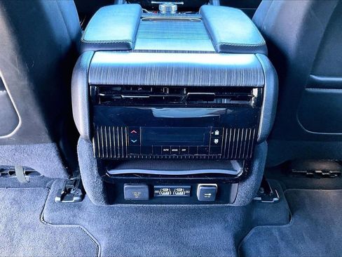 Certified 2024 Jeep Wagoneer L Series II w/ Flexible Seating Group image 16