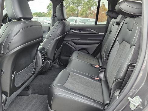 New 2025 Jeep Grand Cherokee Altitude image 11