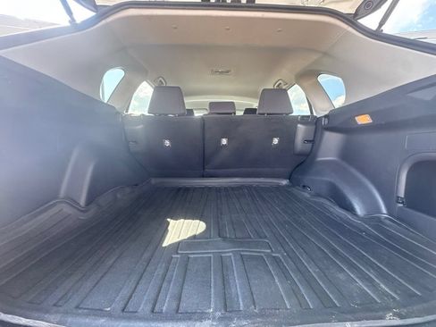 Used 2021 Toyota RAV4 LE AWD/4WD image 14