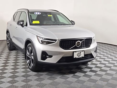 Used 2023 Volvo XC40 B5 Plus w/ Protection Package Premier image 2