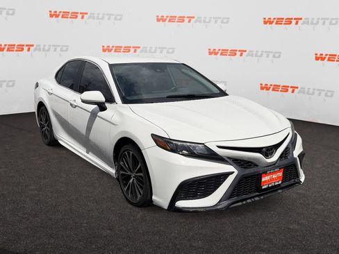 Used 2021 Toyota Camry SE w/ Convenience Package FWD image 7