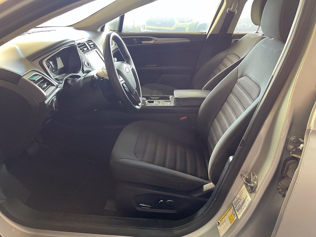 Used 2019 Ford Fusion SE FWD image 5