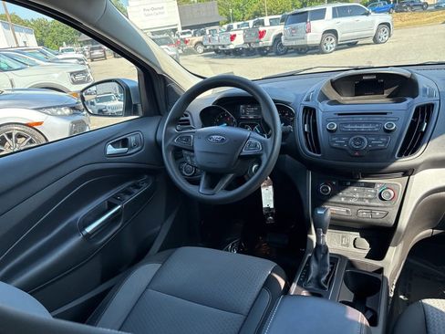 Used 2017 Ford Escape SE FWD image 9