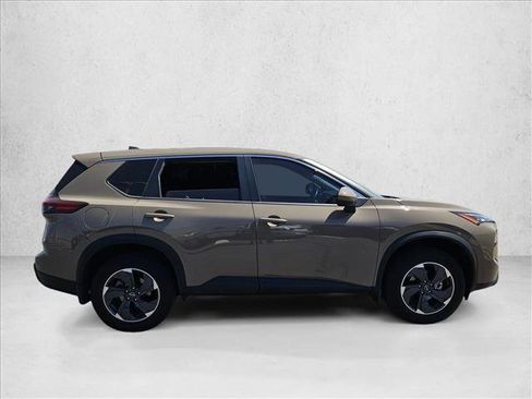 Used 2024 Nissan Rogue SV FWD image 4