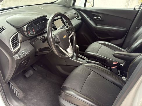 Used 2019 Chevrolet Trax LT w/ LT Convenience Package AWD/4WD image 15