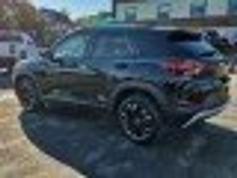 Used 2023 Chevrolet TrailBlazer LT image 2