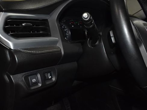 Used 2023 GMC Acadia SLT image 28