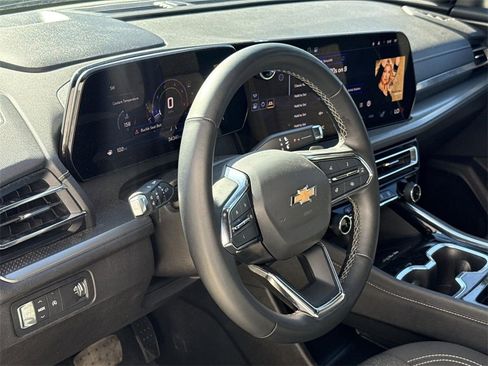 Used 2024 Chevrolet Traverse LT image 9