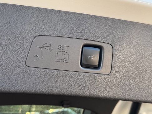 Used 2021 Lincoln Corsair AWD w/ Premium Package image 16