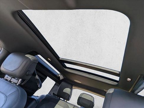 Certified 2023 Land Rover Defender 90 X-Dynamic SE image 15