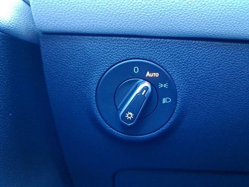 New 2025 Volkswagen Taos SEL image 31