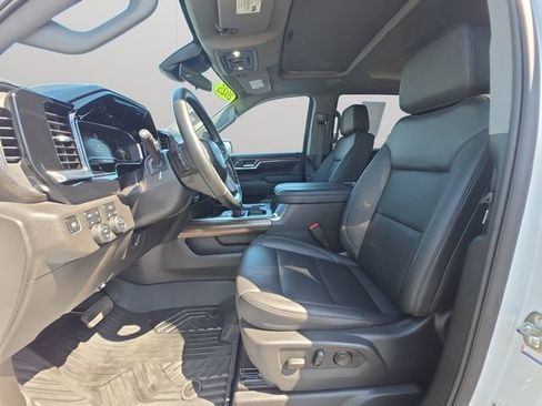 Used 2025 Chevrolet Silverado 1500 LT Trail Boss w/ Convenience Package II image 10