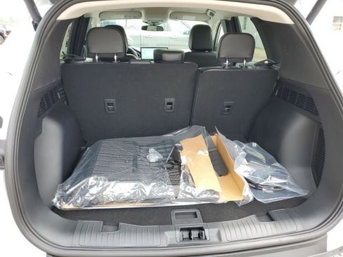 Used 2025 Ford Escape SE w/ Class II Trailer Tow Package image 7