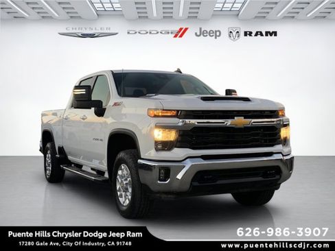 Used 2024 Chevrolet Silverado 2500 LT image 1