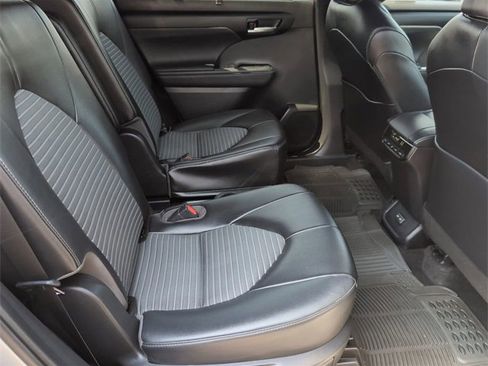 Used 2023 Toyota Highlander XSE image 26