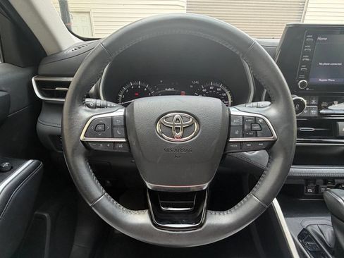 Used 2021 Toyota Highlander XLE FWD image 14