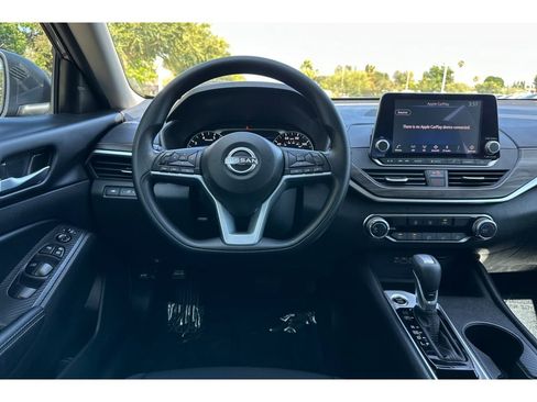 Used 2025 Nissan Altima 2.5 SV FWD image 16