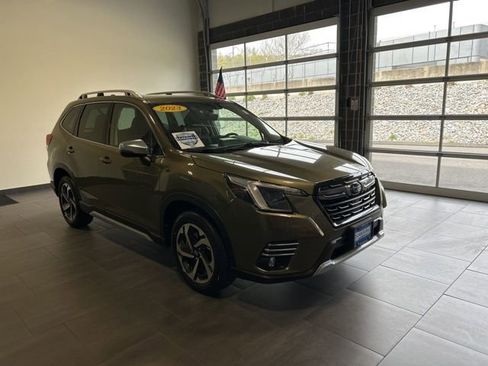 Used 2023 Subaru Forester Touring AWD/4WD image 2
