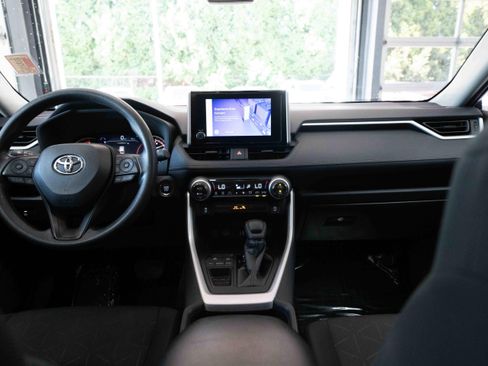 Used 2024 Toyota RAV4 XLE FWD image 20
