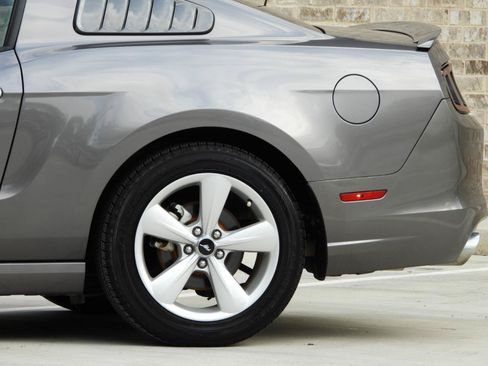 Used 2014 Ford Mustang GT RWD image 30