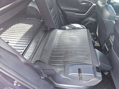 Used 2020 Toyota RAV4 XLE Premium AWD/4WD image 31