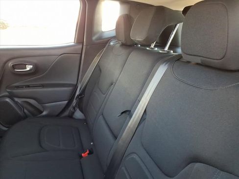 Certified 2022 Jeep Renegade Latitude w/ Convenience Group image 13