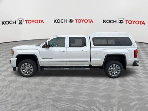 Used 2018 GMC Sierra 2500 Denali w/ Duramax Plus Package AWD/4WD image 4