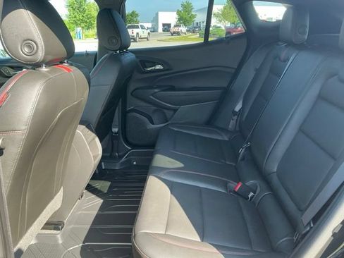 Used 2025 Chevrolet Trax RS w/ Sunroof Package FWD image 34
