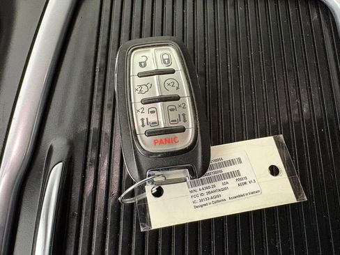 Used 2024 Chrysler Pacifica Touring-L image 34