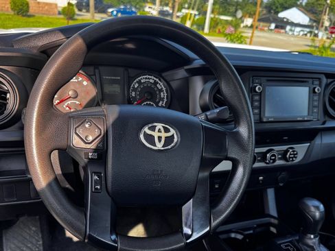 Used 2016 Toyota Tacoma SR RWD image 4