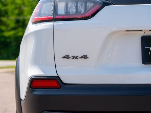 Used 2019 Jeep Cherokee Trailhawk AWD/4WD image 10